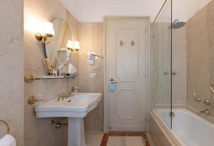 اتاق استاندارد با چشمانداز دریاچه, Palace Grand Hotel Varese