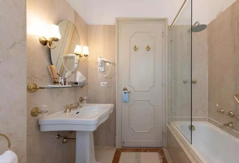 اتاق استاندارد با چشم‌انداز دریاچه, Palace Grand Hotel Varese