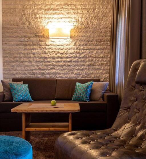 小型套房带阳台, Patriarch