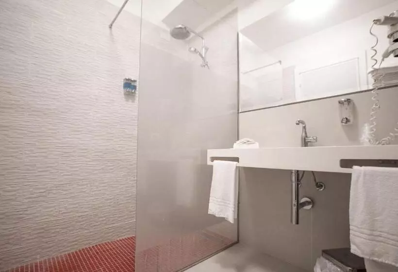اتاق سوپریور سه تخته, Perla Del Golfo Resort