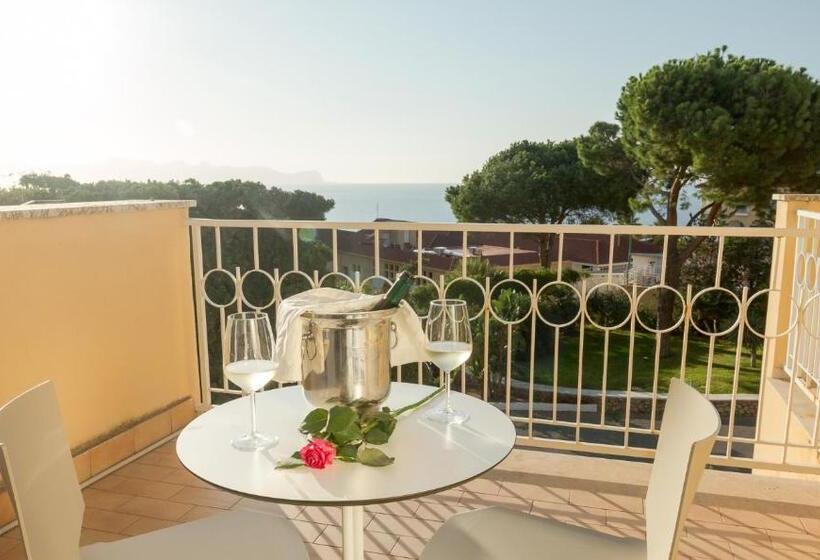 חדר סופריור לשלושה, Perla Del Golfo Resort