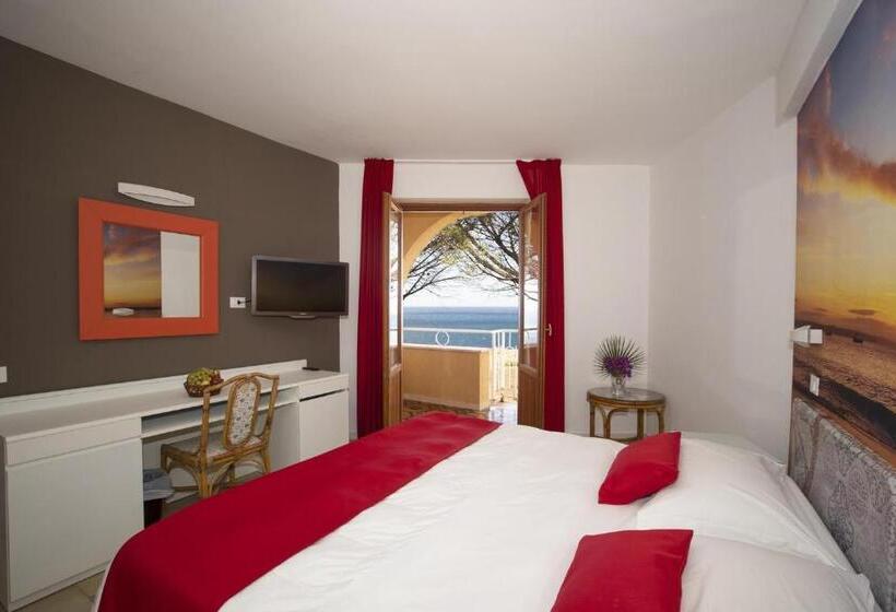 חדר משפתחתי סופריור, Perla Del Golfo Resort