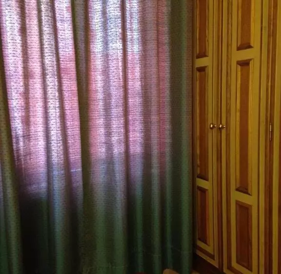 اتاق استاندارد یک نفره, Rey