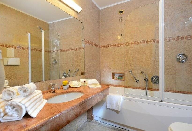 سوئیت جونیور با چشم‌انداز, Rialto