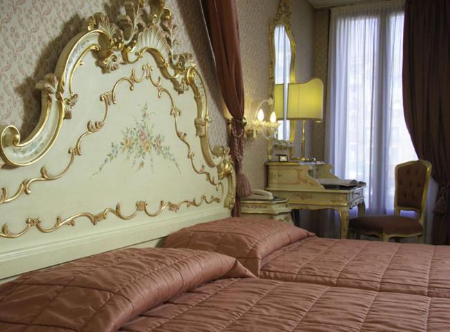 اتاق کلاسیک سه تخته, Rialto