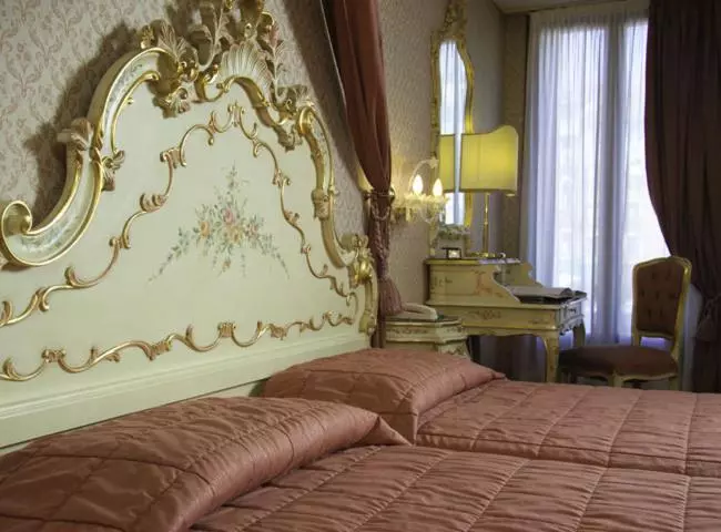 اتاق کلاسیک سه تخته, Rialto