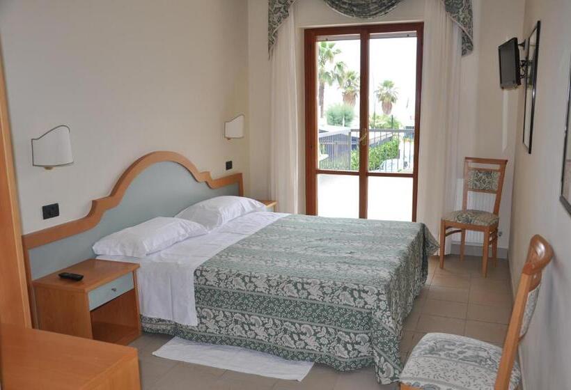 غرفة قياسية مزوَّدة بشُرفة, Sayonara