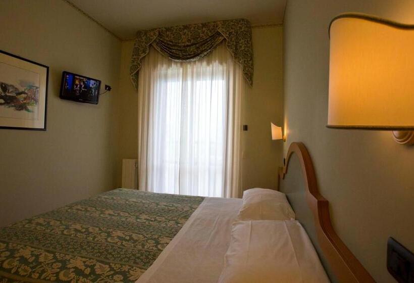 غرفة قياسية مزوَّدة بشُرفة, Sayonara