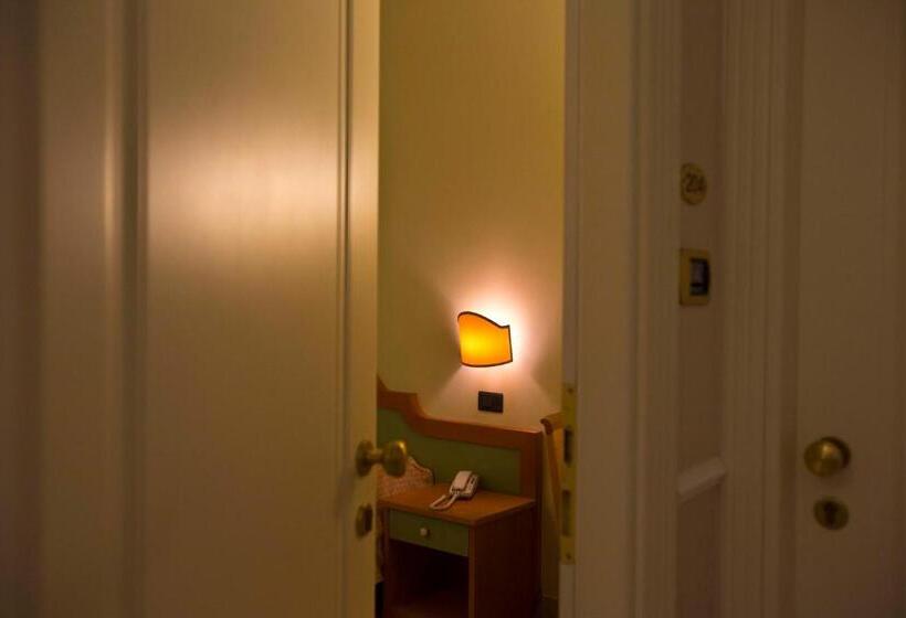 غرفة قياسية فردية مزودة بشُرفة, Sayonara