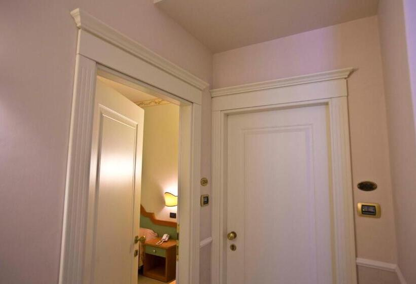 غرفة إقتصادية, Sayonara