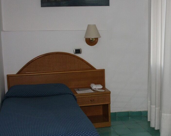 이코노미 싱글 룸, Sporting