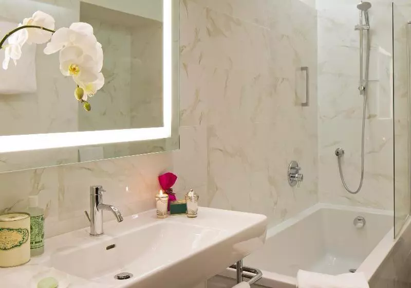 اتاق سوپریور, Starhotels Majestic