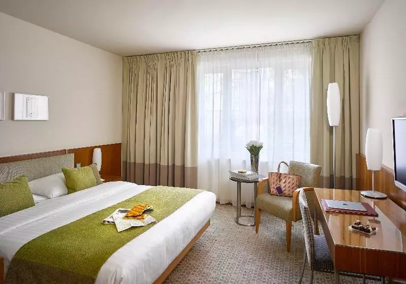 اتاق خانوادگی, Starhotels Majestic