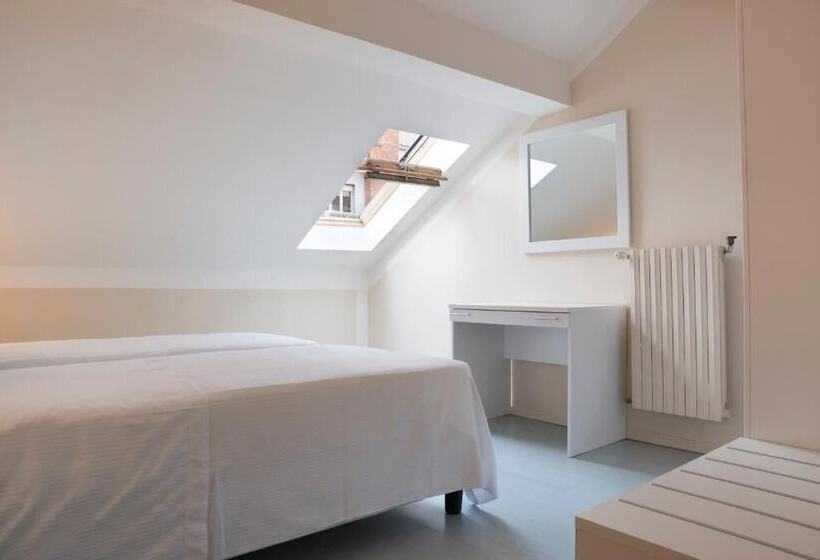 غرفة قياسية فردية, Tourist