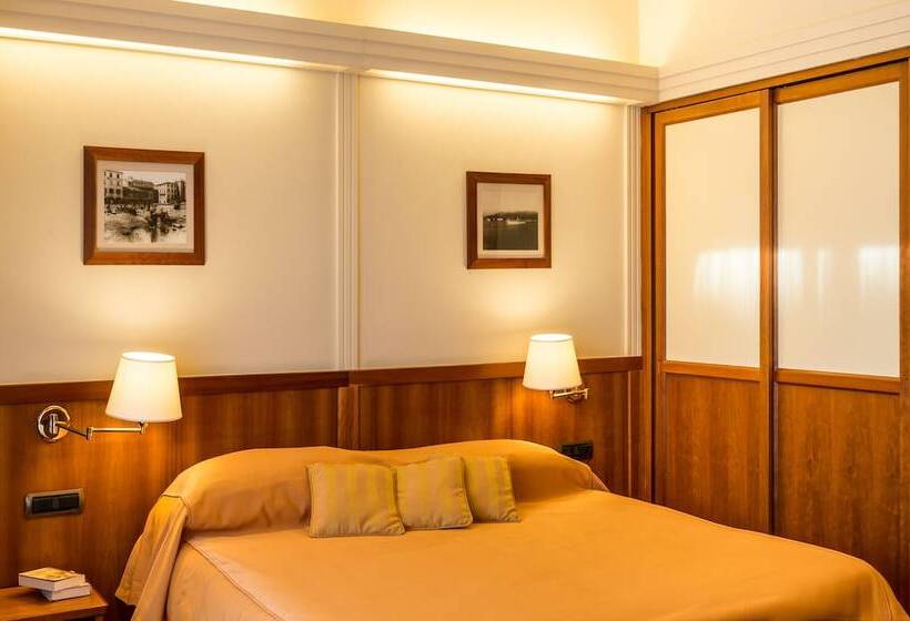 חדר קלאסי, Vis à Vis