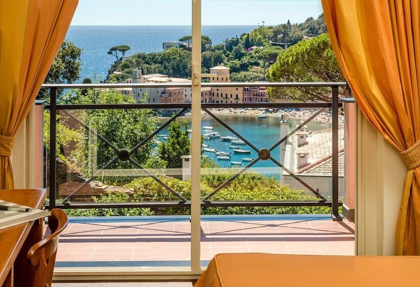 חדר סופריור עם נוף לים ומרפסת, Vis à Vis