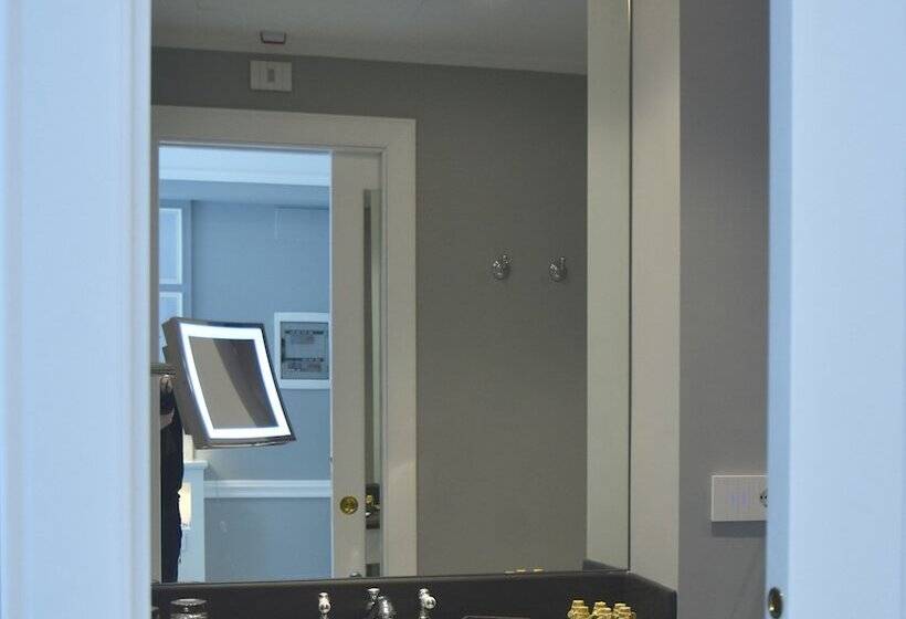 חדר דלוקס, Vis à Vis