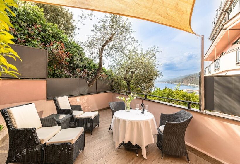 סוויטה דלוקס, Vis à Vis