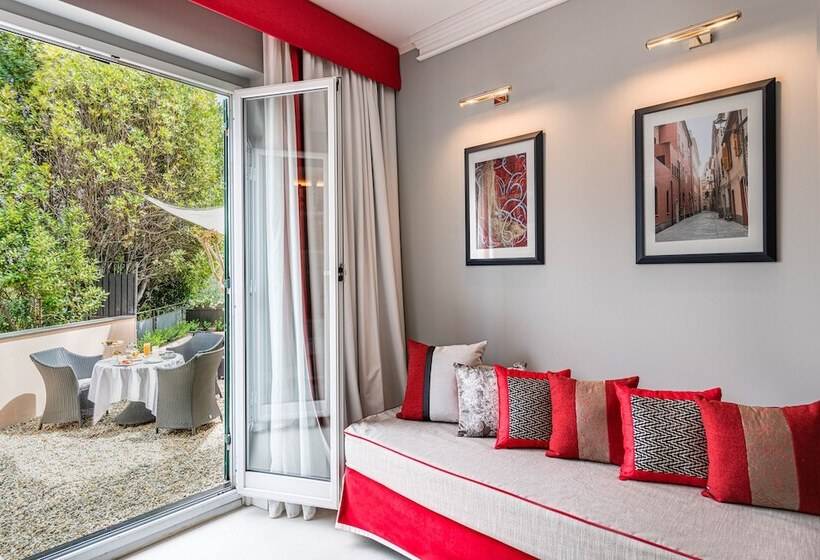 סוויטת ג'וניור דלוקס, Vis à Vis