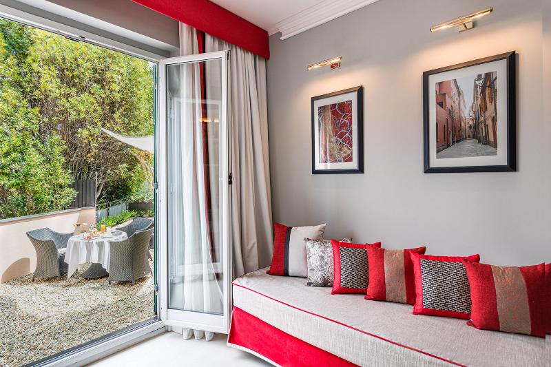 סוויטת ג'וניור דלוקס, Vis à Vis