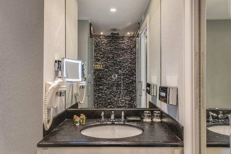 חדר דלוקס, Vis à Vis