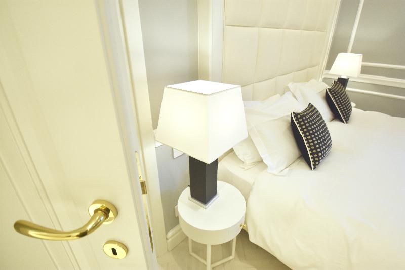 חדר דלוקס, Vis à Vis