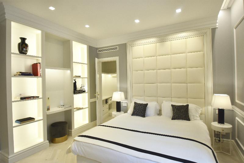 חדר דלוקס, Vis à Vis