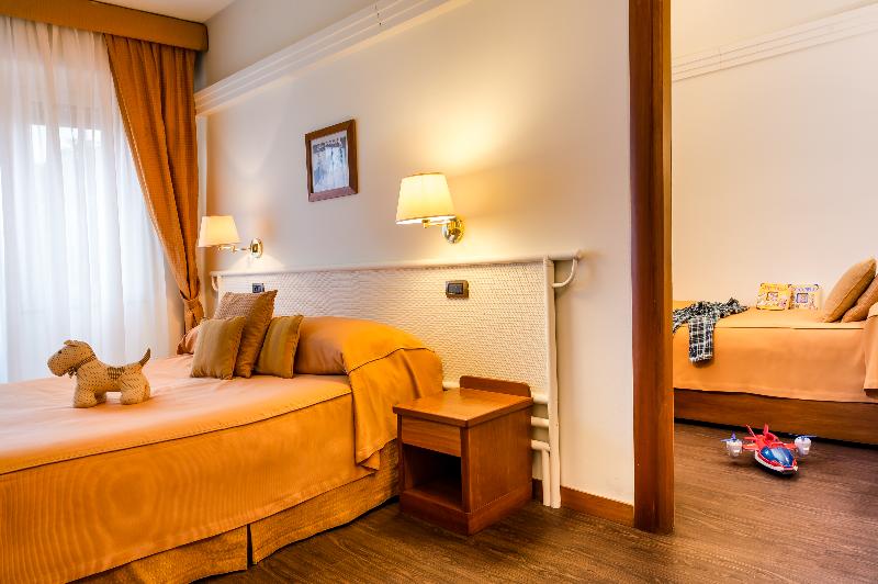 חדר משפחתי, Vis à Vis