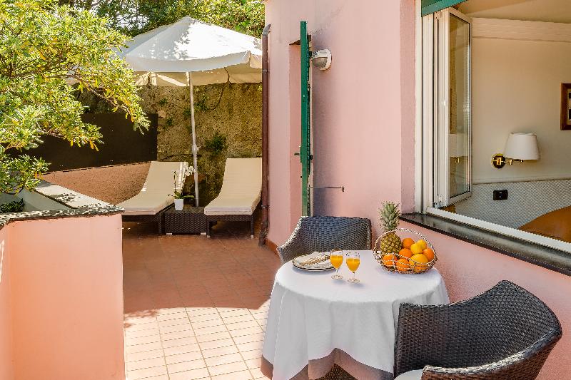 חדר משפחתי, Vis à Vis