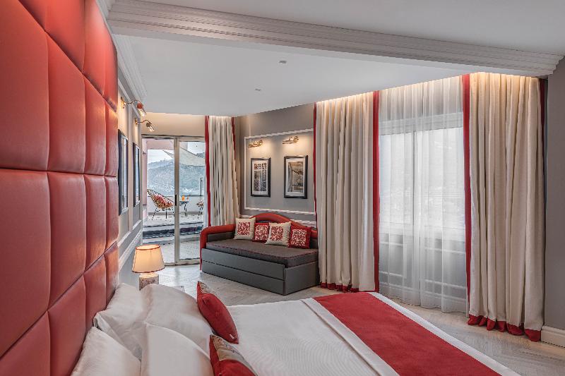 סוויטה דלוקס, Vis à Vis