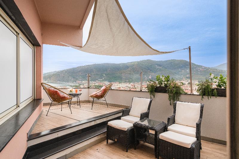 סוויטה דלוקס, Vis à Vis