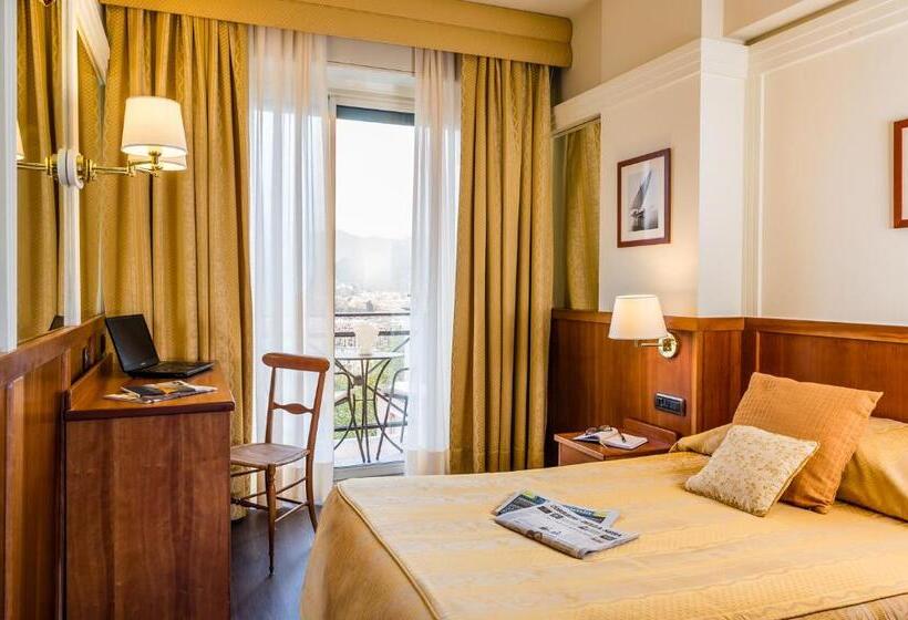 חדר יחיד קלאסי, Vis à Vis