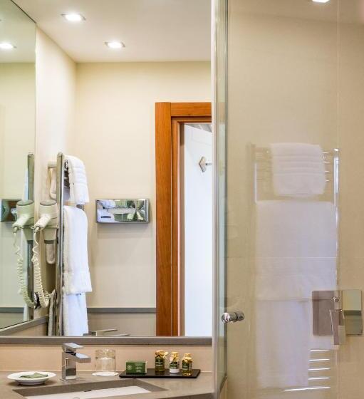 חדר יחיד קלאסי, Vis à Vis