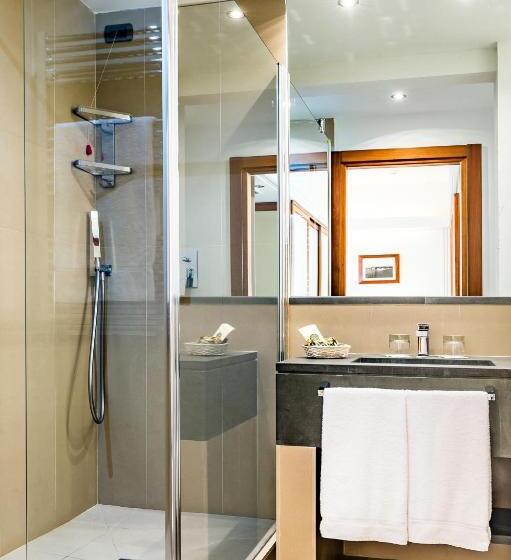 חדר סופריור עם נוף לים ומרפסת, Vis à Vis