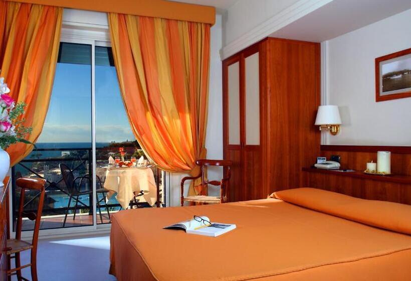 חדר סופריור עם נוף לים ומרפסת, Vis à Vis