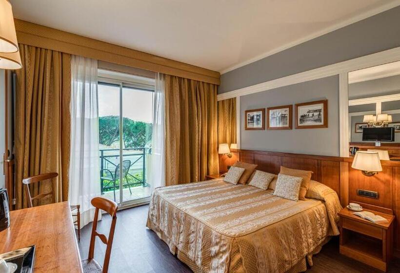 חדר סופריור עם נוף לים ומרפסת, Vis à Vis