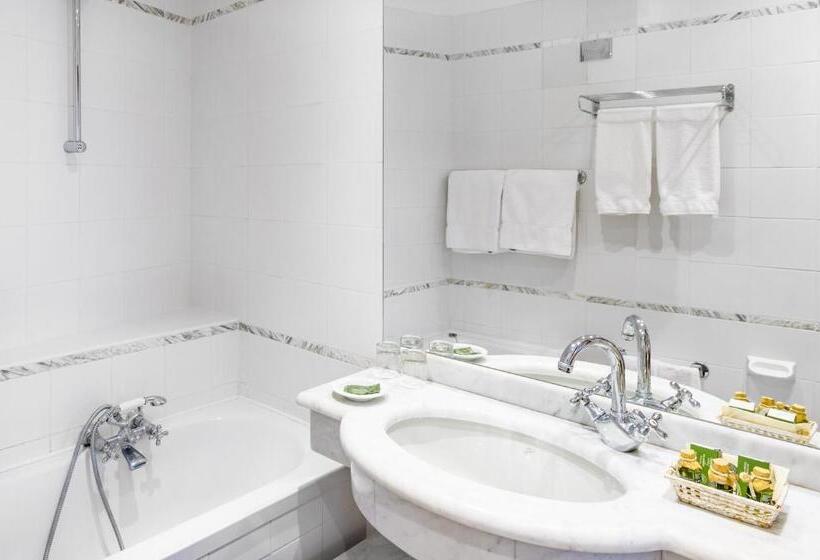 חדר משפחתי, Vis à Vis