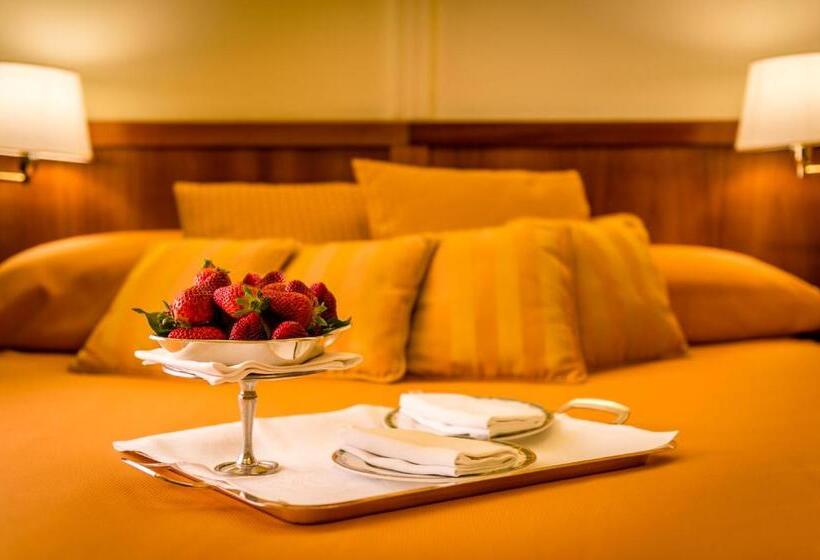 חדר קלאסי, Vis à Vis