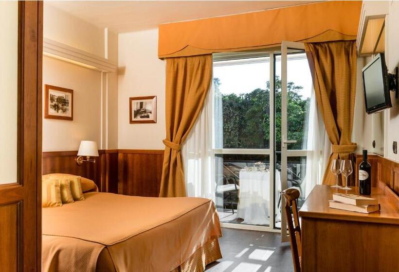 חדר קלאסי, Vis à Vis