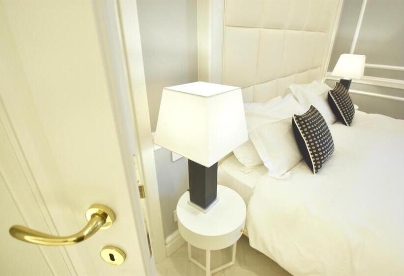 חדר דלוקס, Vis à Vis