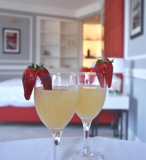 סוויטה דלוקס, Vis à Vis