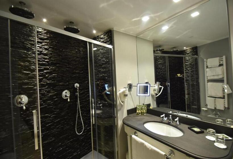 סוויטה דלוקס, Vis à Vis