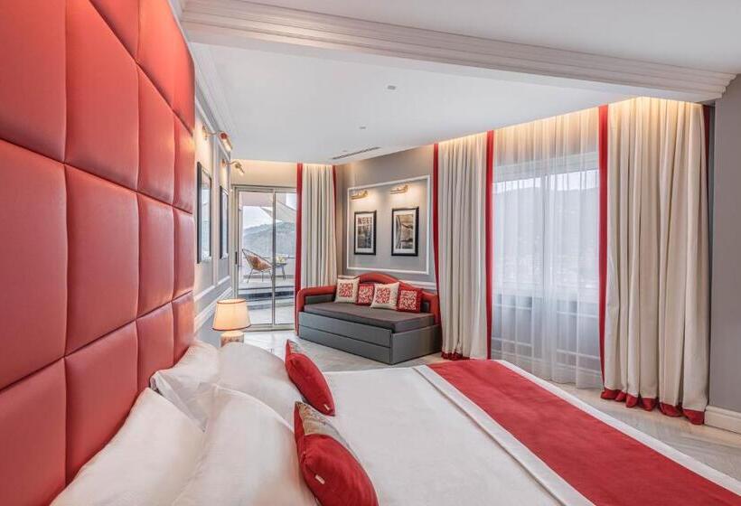 סוויטה דלוקס, Vis à Vis