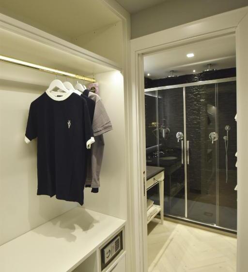 סוויטת ג'וניור דלוקס נוף לים, Vis à Vis