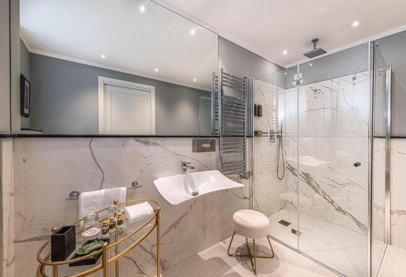 סוויטת ג'וניור נוף לגינה, Vis à Vis