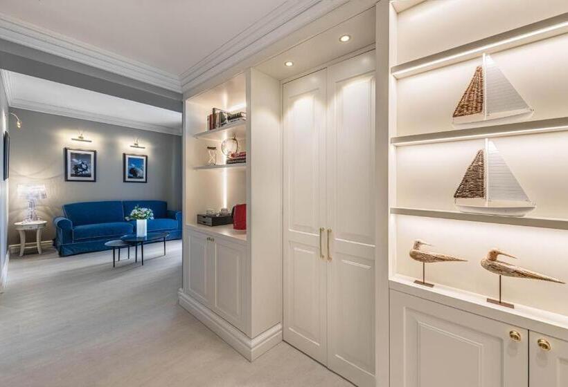 סוויטה עם מרפסת, Vis à Vis