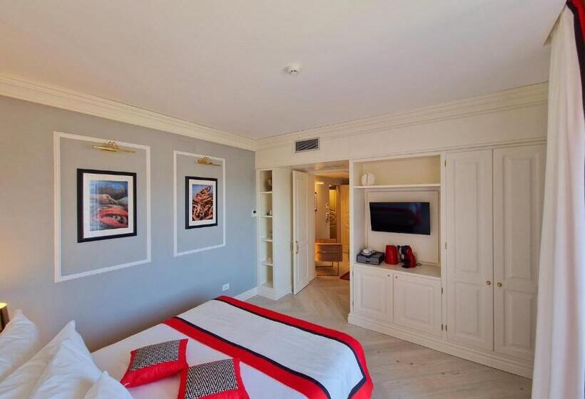 סוויטה עם נוף לעיר, Vis à Vis