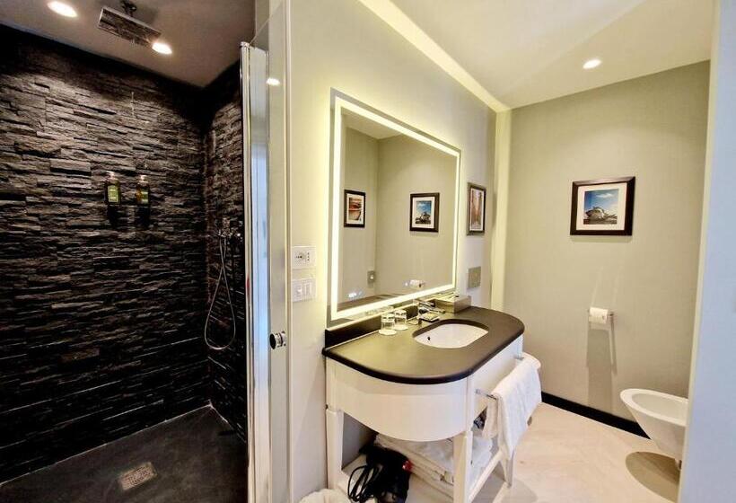 סוויטה עם נוף לעיר, Vis à Vis