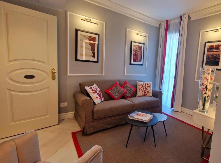 סוויטה עם נוף לעיר, Vis à Vis