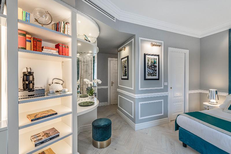 חדר דלוקס, Vis à Vis